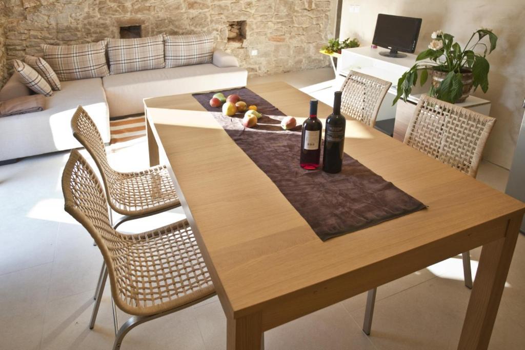 Holiday Apartment In Funtana With Balcony, Air Conditioning, Wifi, Washing Machine 4982-1 Exterior foto